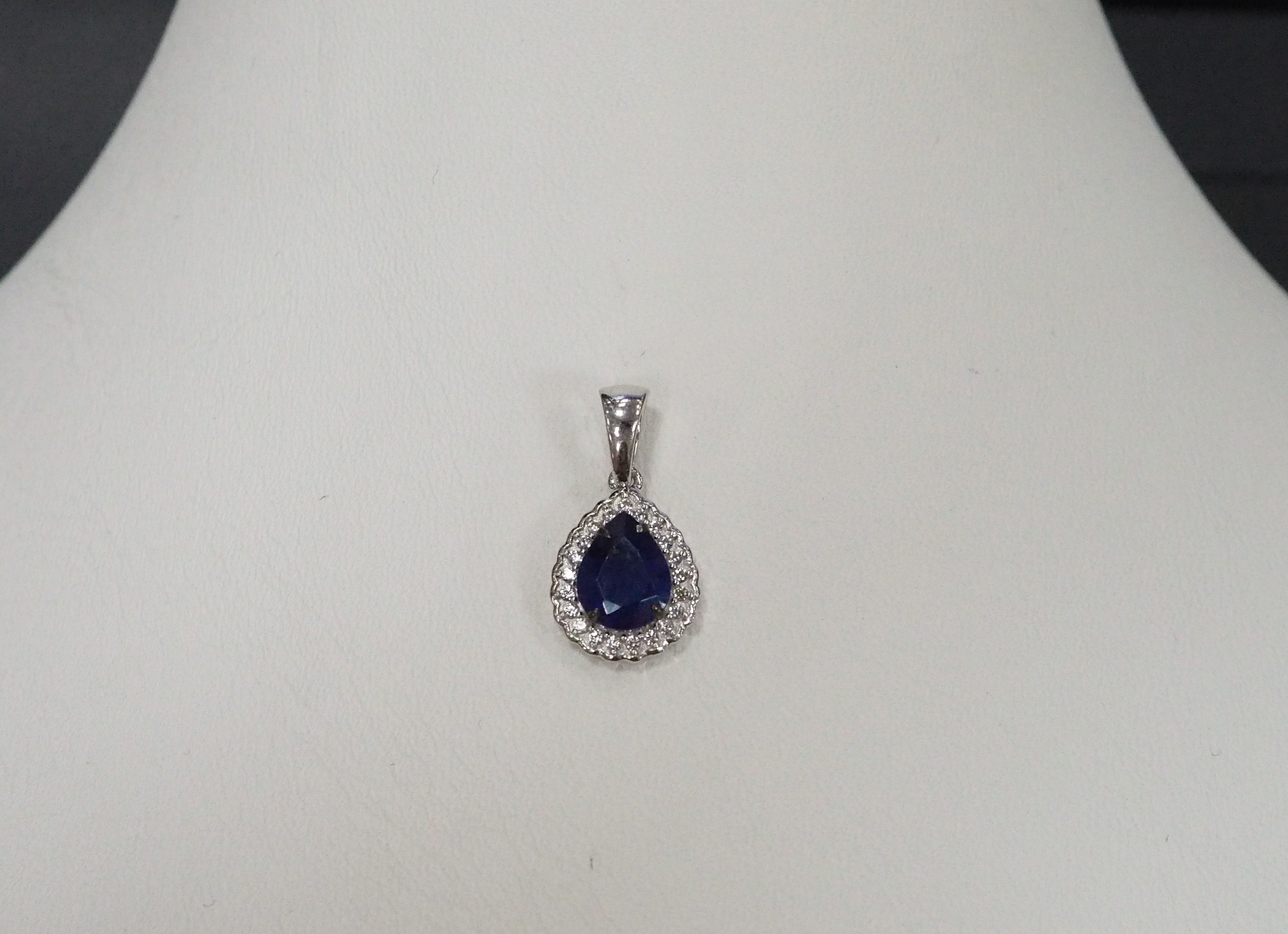 Серебряная подвеска с сапфиром